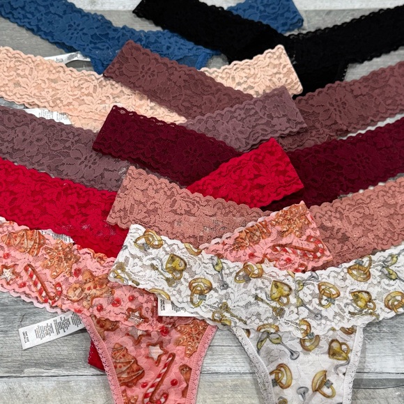 HANKY PANKY Signature Lace Low Rise Thong 10-Pack Assorted Colors & Styles O/S - Picture 3 of 4